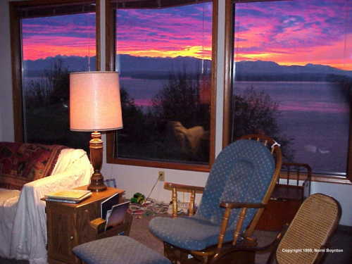 wallpaper for living room. Link to 640x480 Wallpaper Photo - "Living Room Sunset"