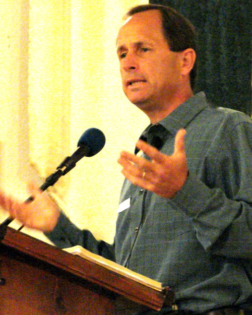 Pastor David preaching
"Do's and Don'ts of being a Christian" - 9/06/09